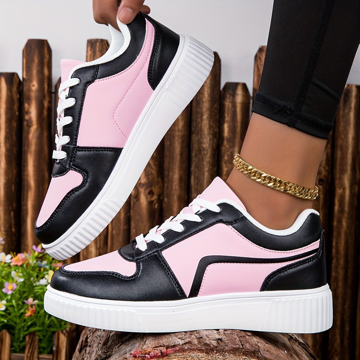 Fashionable Women's Sneaker, Light and Casual, with Stripes, Lace-up Low Top, Eva Outsole and Cloth Insole