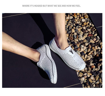 2025 Breathable Summer Men Slippers Outdoor Water Shoes Hollow Ultra Light Beach Shoes Casual Men Sandals  Black Garden Shoes