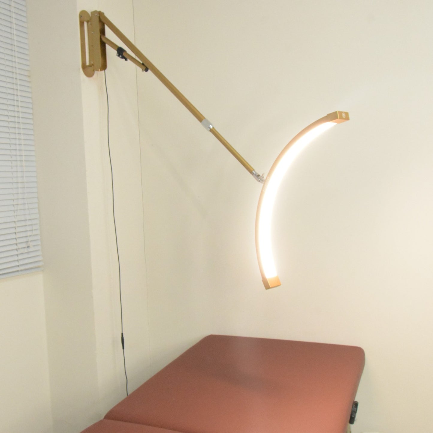 Fosoto Dimmable LED Video Light wall mount half moon light 3200K-5600K Fill light for Beauty Salon Makeup Nail Barbershop