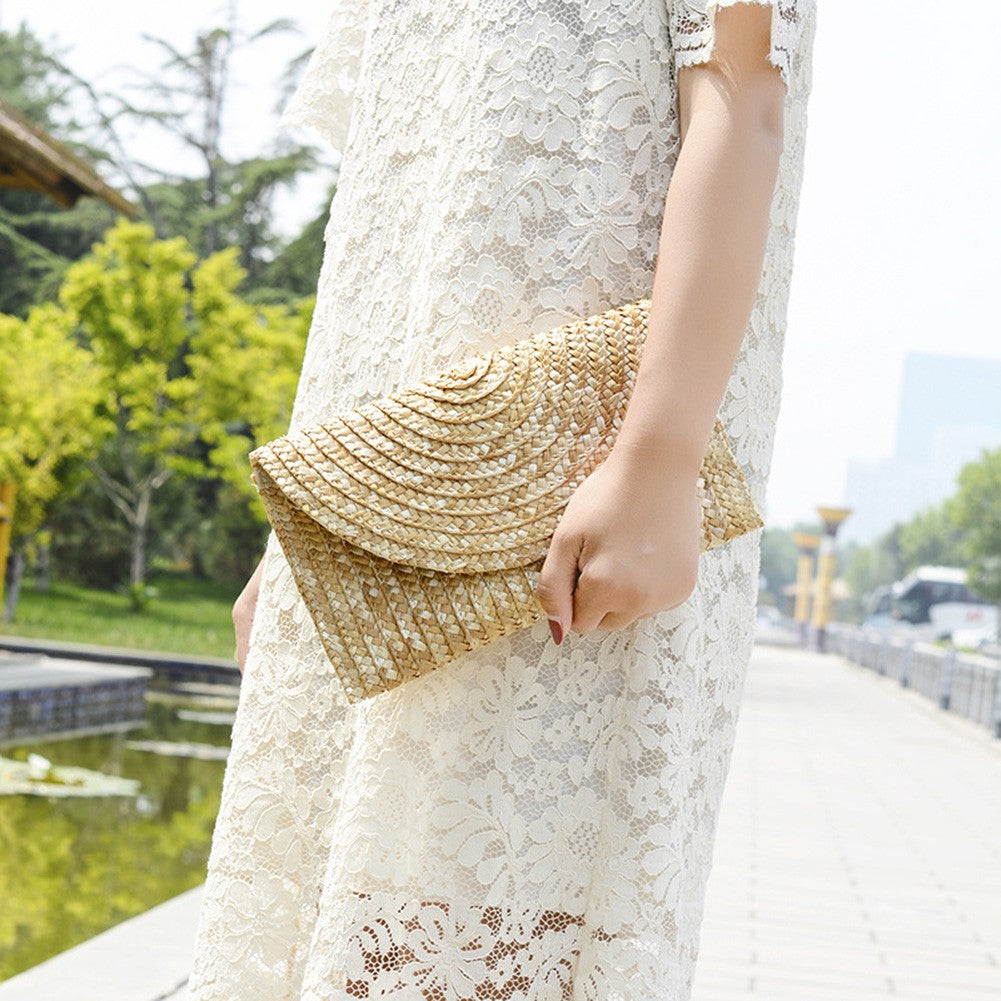 Wheat Straw Woven Clutch Handmade Beach Clutch Lady Wallet Casual Purse Bag Summer Beach Travel Envelope Handbags