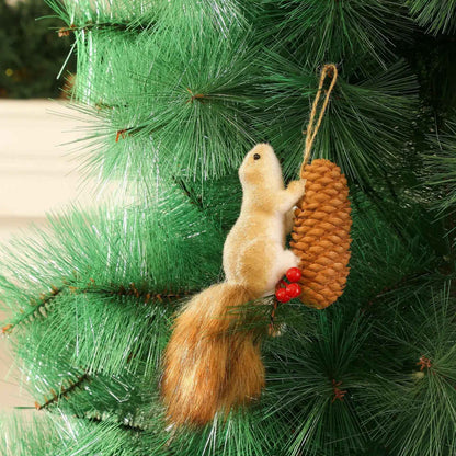 Christmas Squirrel Hanging Ornaments,Squirrel Pinecones & Berries, Rustic Winter Forest Decor for Christmas Tree, New Year Party