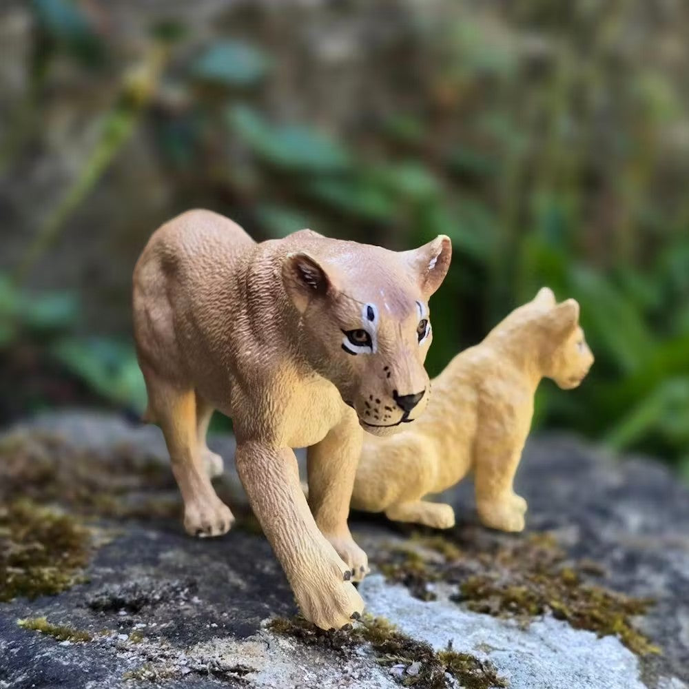 Toymany Simulação Leoa Andando Modelo Animal Selvagem Brinquedo Mini Figuras Bonecas Figuras de Ação Brinquedos para Presente Infantil