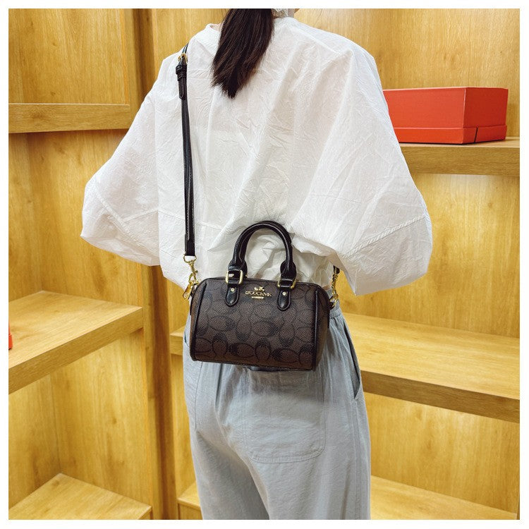 Classic Retro Boston New Small Bag Casual and Versatile Temperament Good Look Popular Hot Style Crossbody Bag