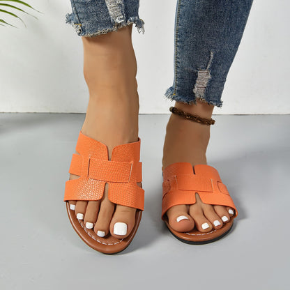 Ladies' Fashionable Casual Flat Sandals 2025 Versatile Outdoor Wear Flat Slippers for Wearing Outside Brand Design Slippers