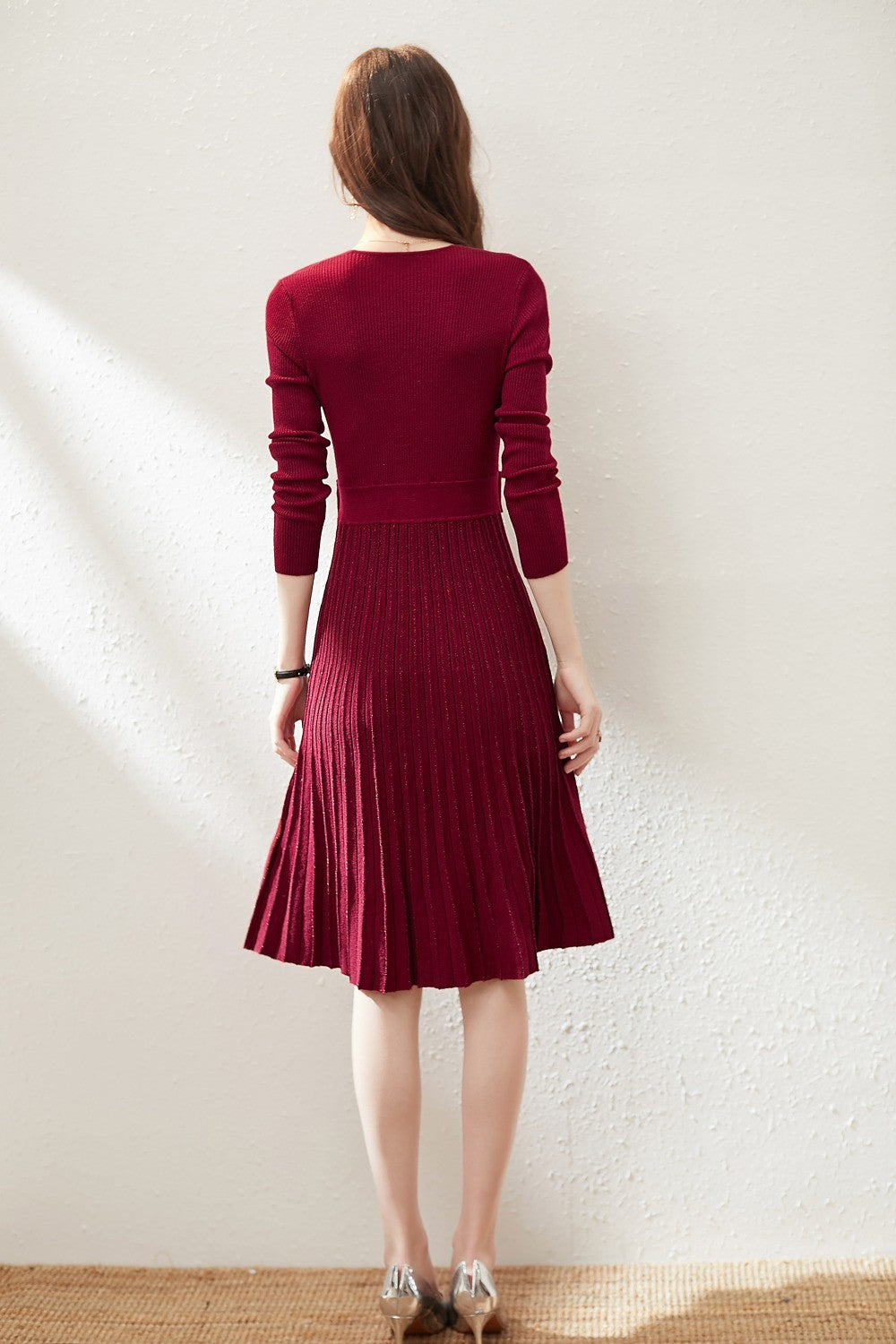 MARKOWO Desinger Brand 2022  Autumn and winter niche wool retro temperament slim V-neck knitted pleated dress