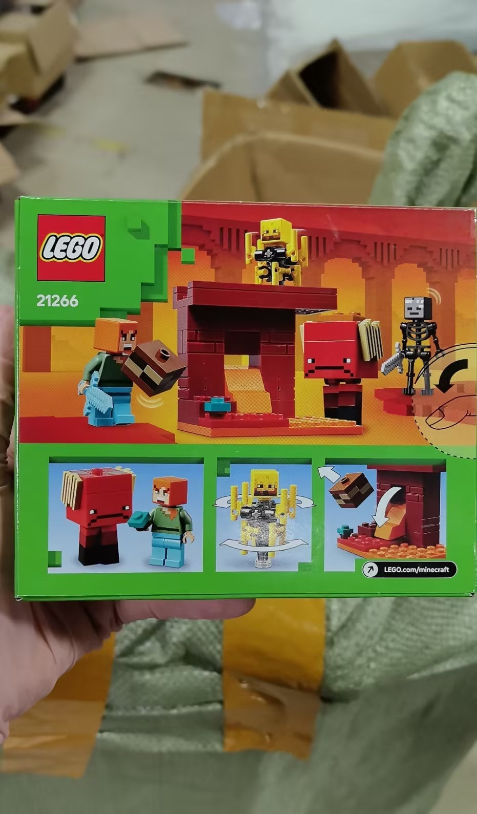 LEGO® Minecraft® Batalha de Lava do Nether Grande Diversão de Construir e Brincar para Meninos e Meninas a Partir de 6 Anos Presente de Aniversário e Natal 21266 99 Peças