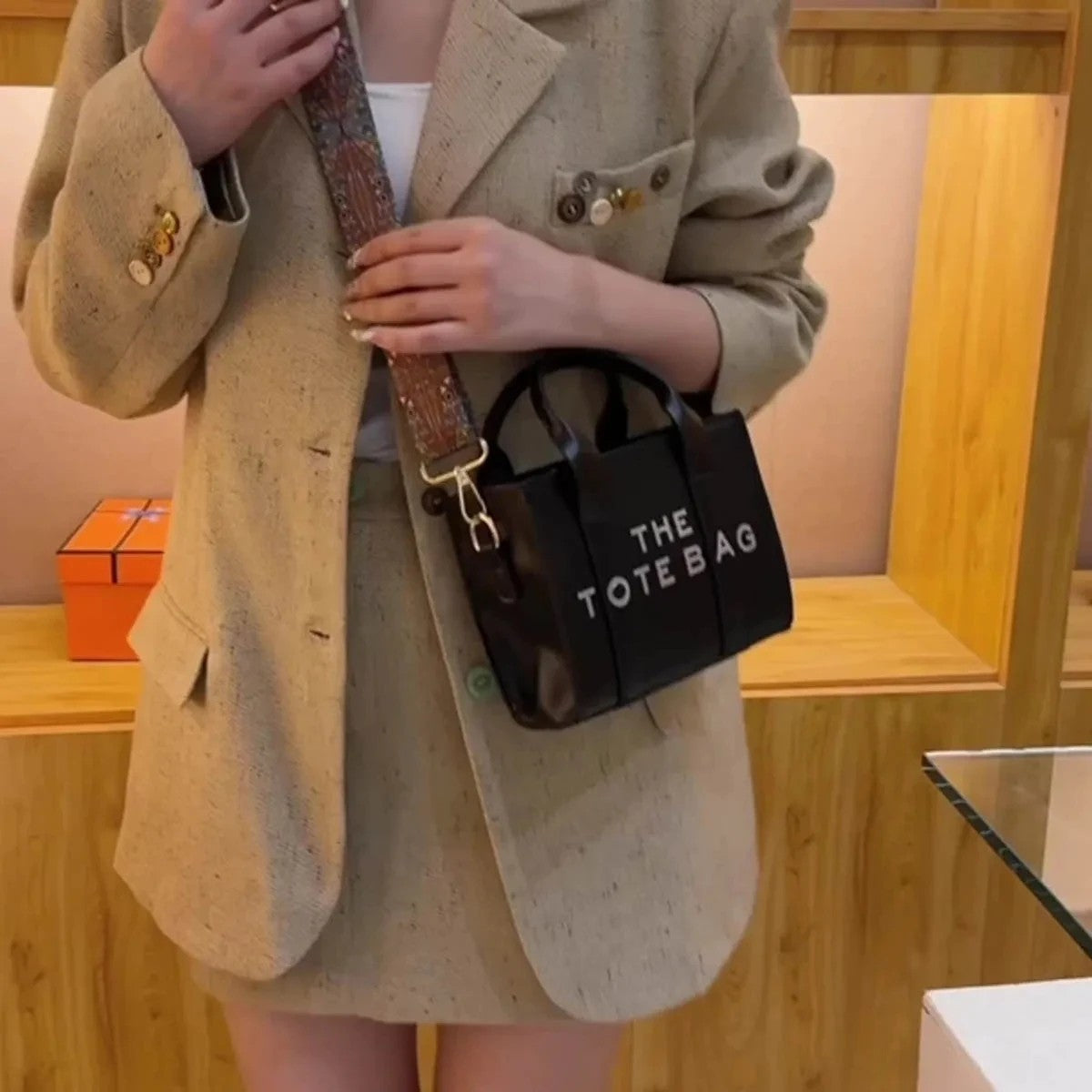 New printed letter tote bag, niche design handbag, European and American fashion crossbody bag, retro shoulder bag