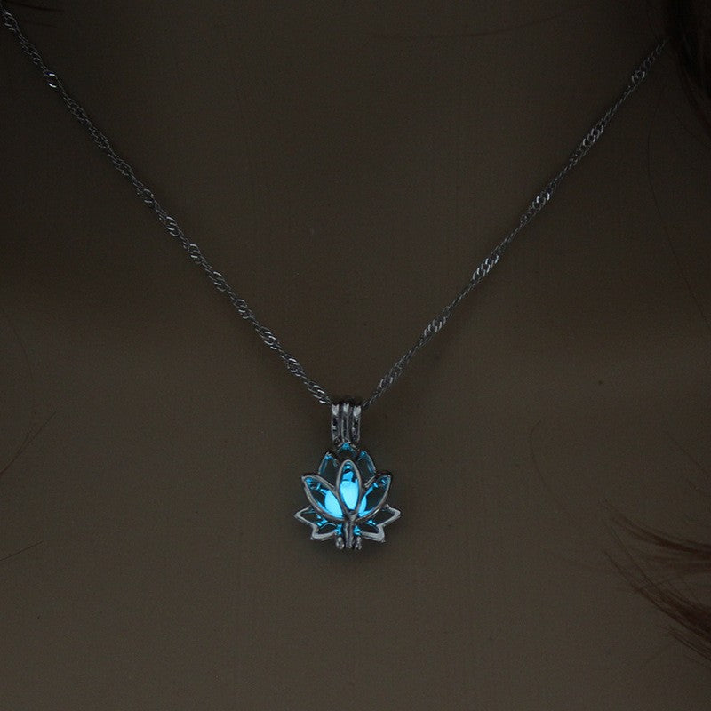 Colar com Pingente de Lua Luminosa para Meninas Adolescentes Colar Gargantilha Brilha no Escuro Joias Presentes ????????
