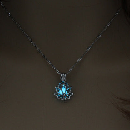 Colar com Pingente de Lua Luminosa para Meninas Adolescentes Colar Gargantilha Brilha no Escuro Joias Presentes ????????