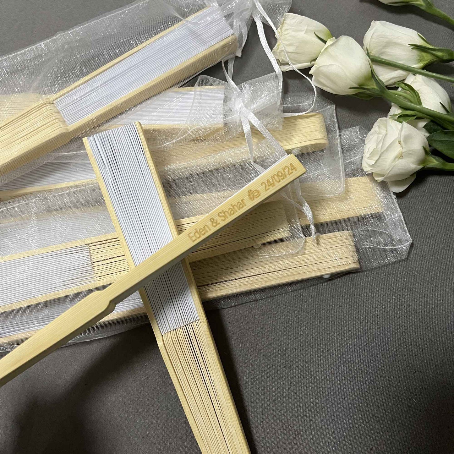 20/50/80 Personalized Engraved White Folding Elegant Paper Fan with Gift bag with organza & Portable Party Wedding Supplies Fan