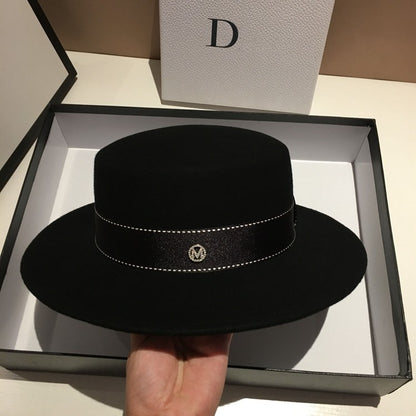Chapéu Fedora de Lã com Aba Larga e Topo Chato nas Cores Neutras Preto e Branco para Uso Casual Unissex de Outono Inverno Masculino e Feminino