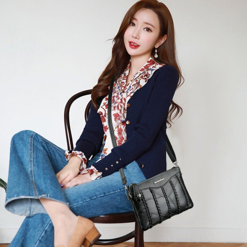 2024 New Single Shoulder Bag Women's Bag Fashionable New Atmosphere Change Handheld Bag Insert Lock Envelope Bag