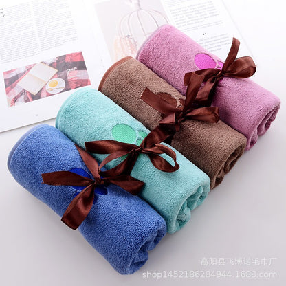 Toalha de Banho para Pets Personalizada Microfibra Super Absorvente Secagem Rápida Macia para Cães Gatos com Estampa de Patas e Nome Bordado