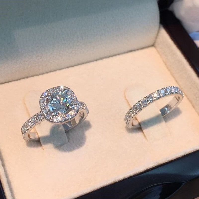 Anel de Luxo Cor Prata Requintado Princesa para Mulheres Moda Incrustado Pedras de Zircônia Branca Conjunto de Anéis de Casamento Joias de Noivado