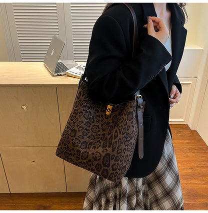 Autumn/Winter Bucket Bag Retro Suede Fur Large Capacity Tote Bag for Women, New Style Versatile Shoulder & Crossbody Bag