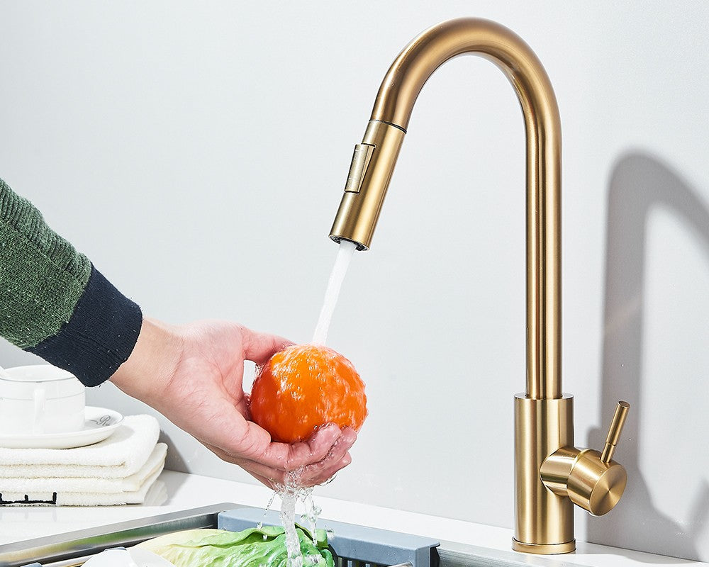 Torneira Misturadora de Cozinha Monocomando Quente e Frio com Bico Extensível e Duas Funções, Montada na Bancada