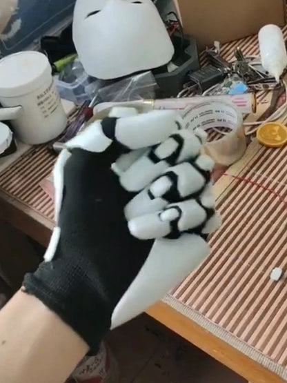Mechanical gloves, made from 3D-printed PETG material, are flexible and have a highly mechanical look. Suitable for cosplay.