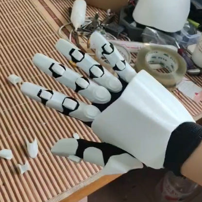 Mechanical gloves, made from 3D-printed PETG material, are flexible and have a highly mechanical look. Suitable for cosplay.