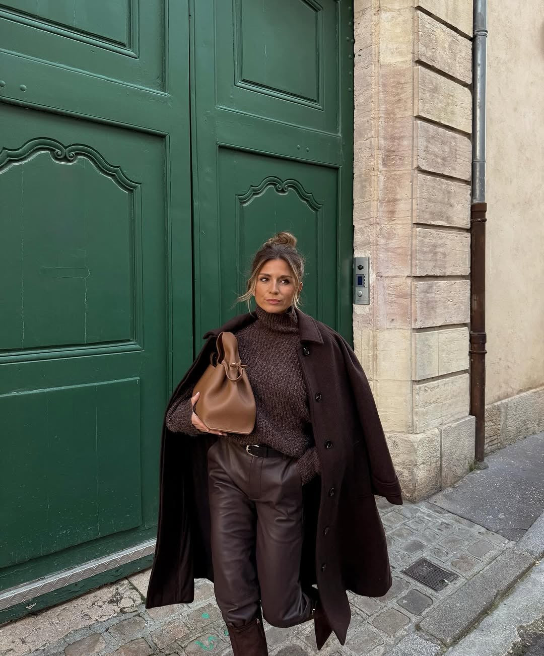 Brown Women Retro Woolen Warm Overcoat Solid Lapel Waist Cinching Single Breasted Loose Coat 2025 Lady Winter Street Warm Wear