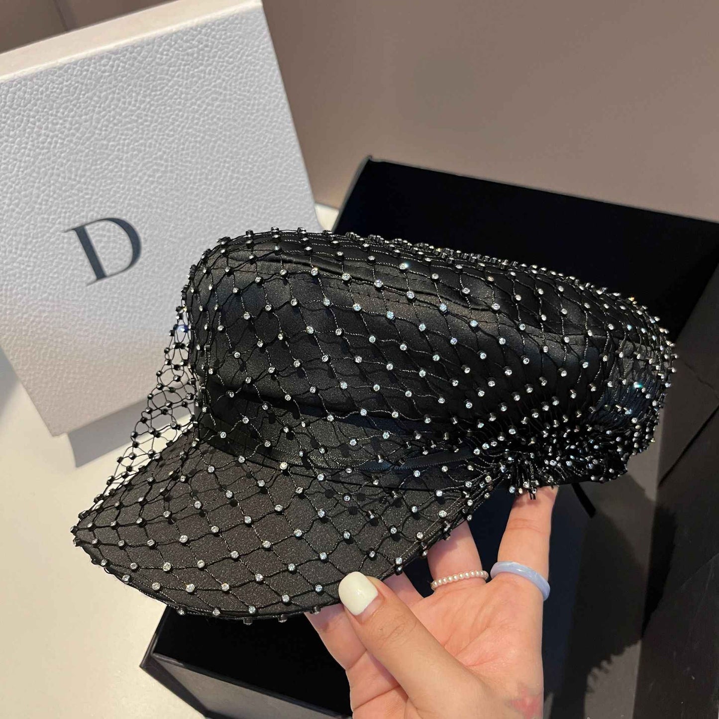 Chapéu Elegante com Strass em Malha Preto Versão Coreana de Alta Qualidade Moda Leve Luxo Estilo Pequeno e Perfumado Chapéu de Aba Reta Bico de Pato