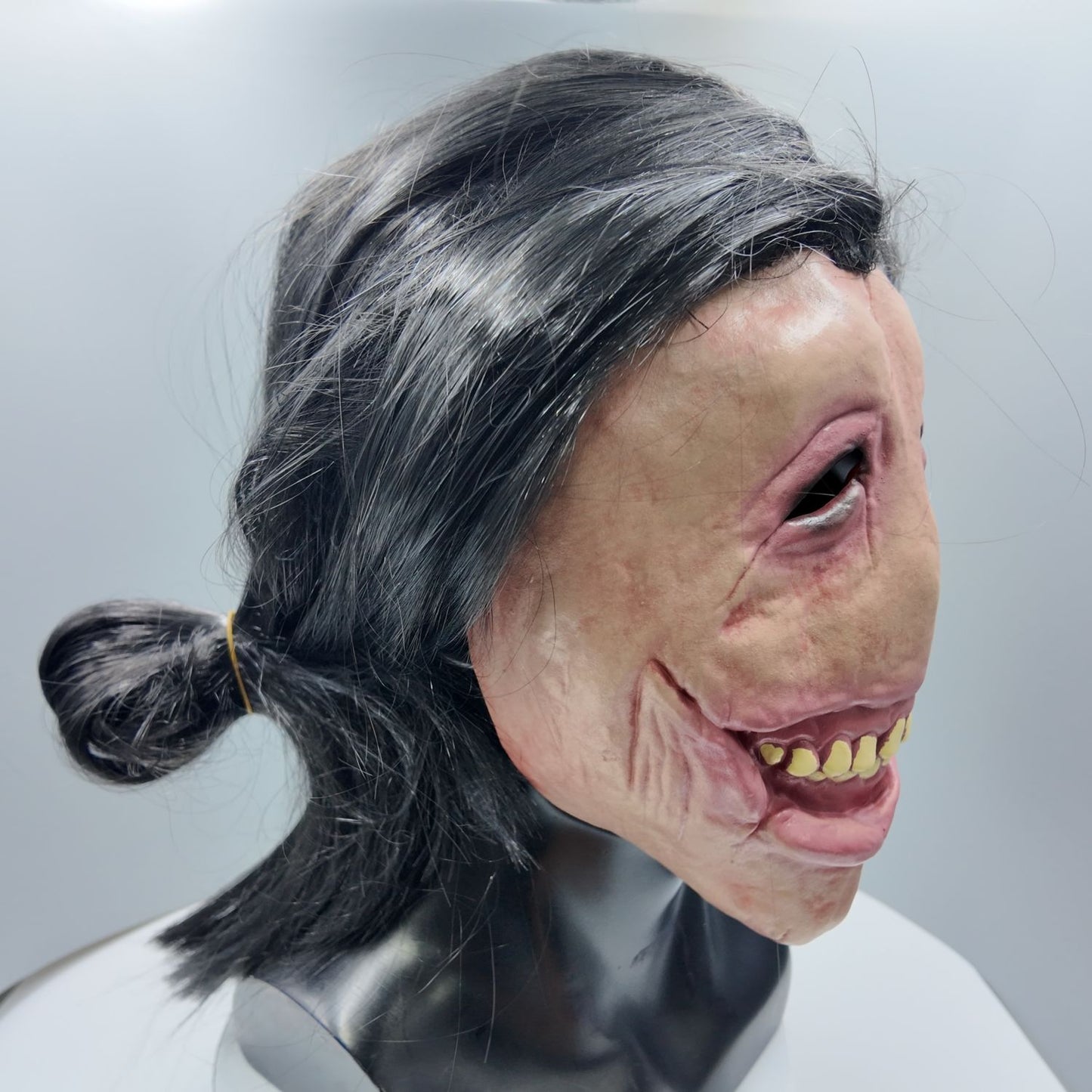 Scary Female Ghost Mask Long Hair Latex Mask Full Face Creepy Smile Halloween Cosplay Horror Party Haunted House Prop