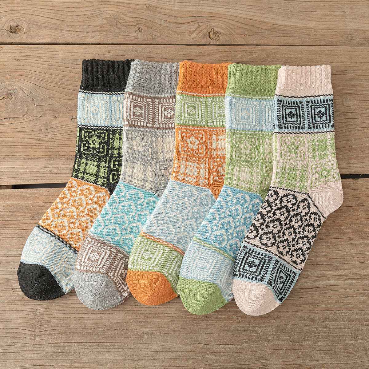 5 Pairs Lot New Man Women Socks Thick Warm Winter Socks Retro Style Flower Pattern Couple Models Free Size