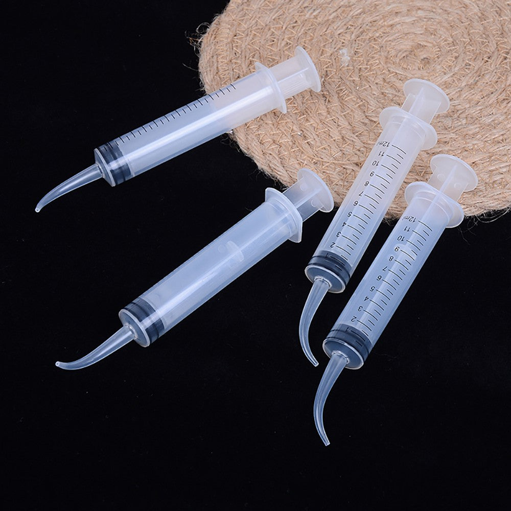 50 Seringas Descartáveis de Irrigação Dental com Ponta Curva 12ml para Uso Odontológico Material Odontológico Diâmetro da Ponta 1.9mm