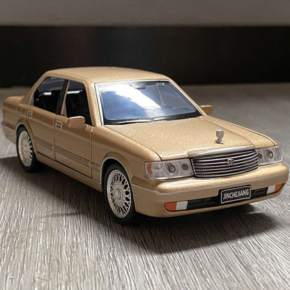 1:32 Toyota Crown Royal Clássico Veículo Liga Fundida Carro de Brinquedo Infantil Modelo Miniatura Coleção Hobbies de Férias