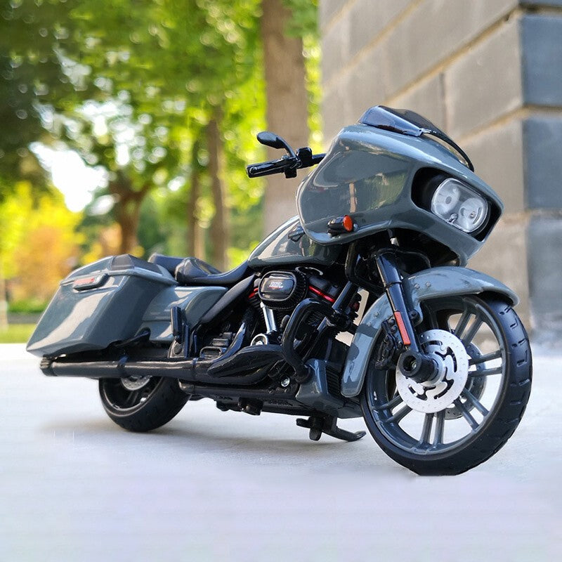 Maisto 1/18 Harley Davidson 2018 CVO Road Glide Modelo de Motocicleta Coleção de Veículos de Brinquedo Amortecedor Off Road Carro de Brinquedo