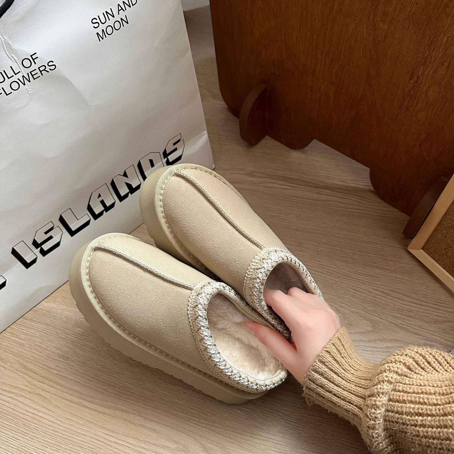 Snow Boots for Women 2024 Winter New Cashmere Warm Platform Without Heel-covered Hair Half Slipper Cotton Shoes for Women Q426