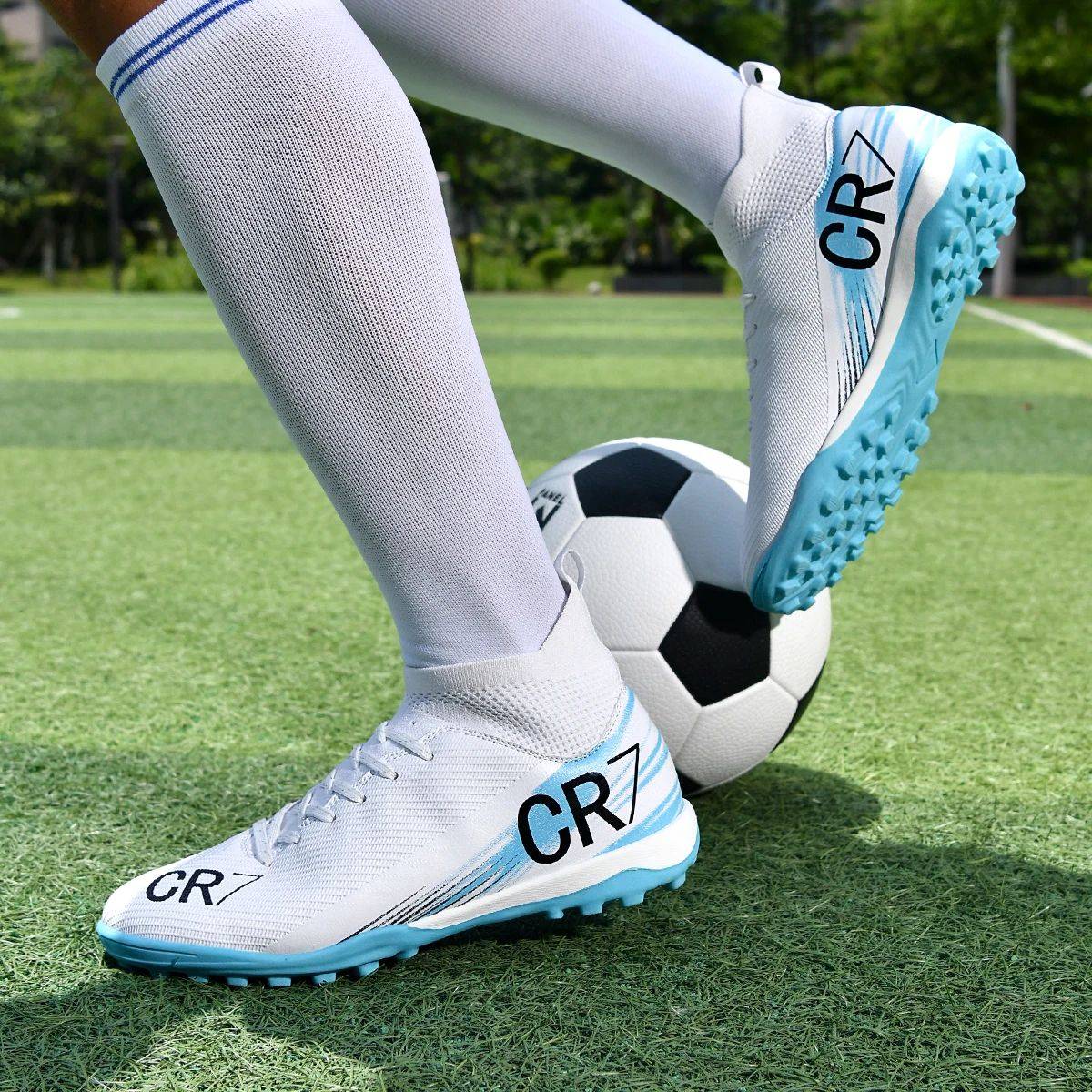 Soccer Shoes Society Cleats Men Sneaker Professional Football Shoes Top Quality Professional Football Field Boots Fast Training