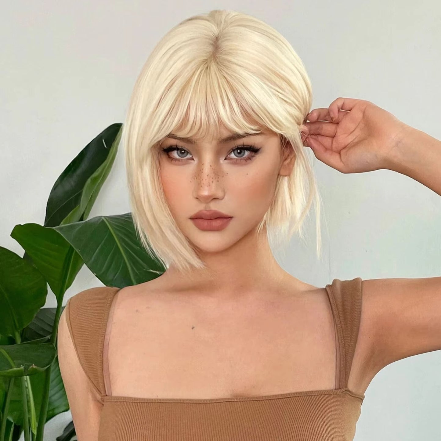 Nova peruca sintética de cabelo curto dourado claro para festa de Halloween, cosplay, uso diário, acessório de cabelo de alta temperatura