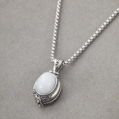 Fashion Vintage Style Green Crystal Pendant Retro Carved Gawu Can Open Photo Box Openable Style Pendant Necklace for Women Men