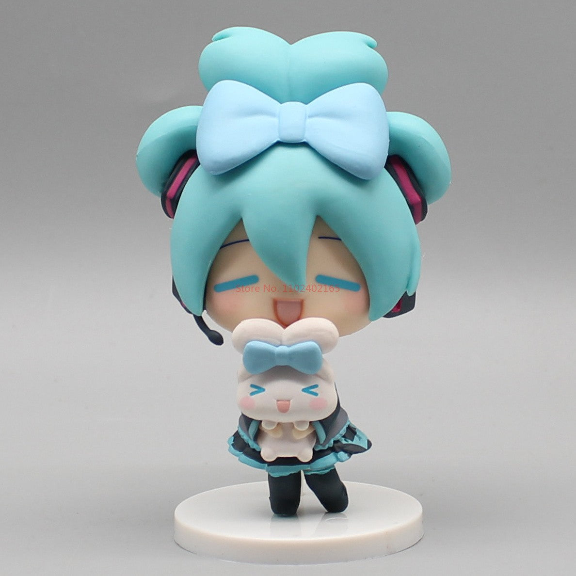 Hatsune Miku Boneco de Anime Segurando Cinnamoroll com Olhos de Feijão, Decoração de Mesa Fofa, Figuras de Ação, Modelo de Boneca, Brinquedo Infantil, Presente
