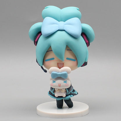 Hatsune Miku Boneco de Anime Segurando Cinnamoroll com Olhos de Feijão, Decoração de Mesa Fofa, Figuras de Ação, Modelo de Boneca, Brinquedo Infantil, Presente