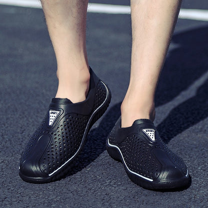 2025 Breathable Summer Men Slippers Outdoor Water Shoes Hollow Ultra Light Beach Shoes Casual Men Sandals  Black Garden Shoes