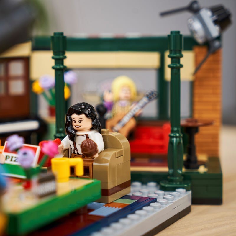 Blocos de Montar LEGO Friends Ideas Central Perk 7 Minifiguras Novas de Setembro de 2019 Brinquedo Presente de Aniversário Natal 21319 1070 Peças