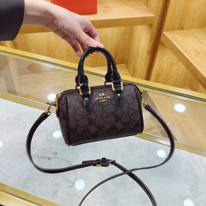 Classic Retro Boston New Small Bag Casual and Versatile Temperament Good Look Popular Hot Style Crossbody Bag