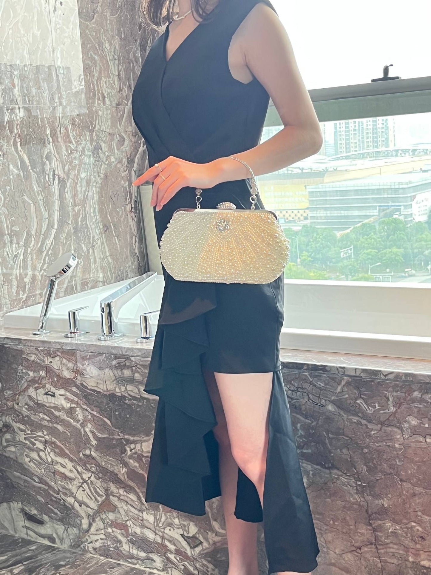 New handcrafted beaded shell pearl evening bag elegant socialite's handbag for outings gatherings and parties fashionable sin