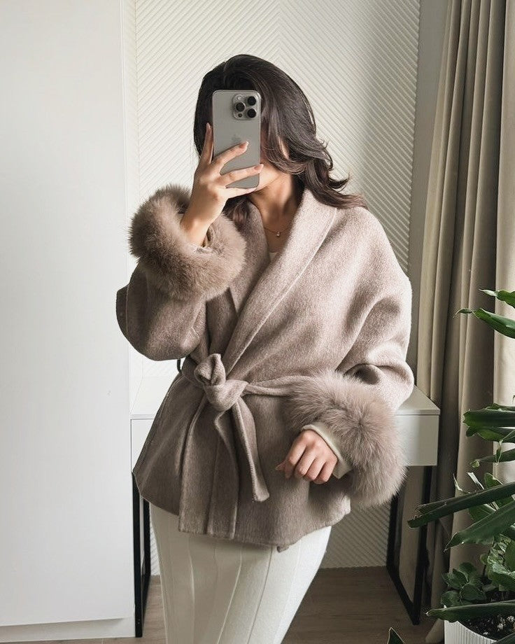 Casaco Curto de Lã Liso com Amarração para Mulheres Elegante Solto Lapela Peluda Cinto Manga Longa Jaqueta Outono 2025 Feminino Casual