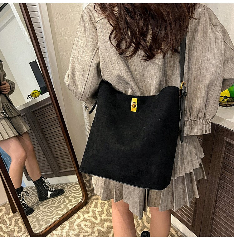 Shoulder Bags Bucket Bag Retro Suede Fur Women Tote Bag New Style Versatile Shoulder & Crossbody Bag 2025