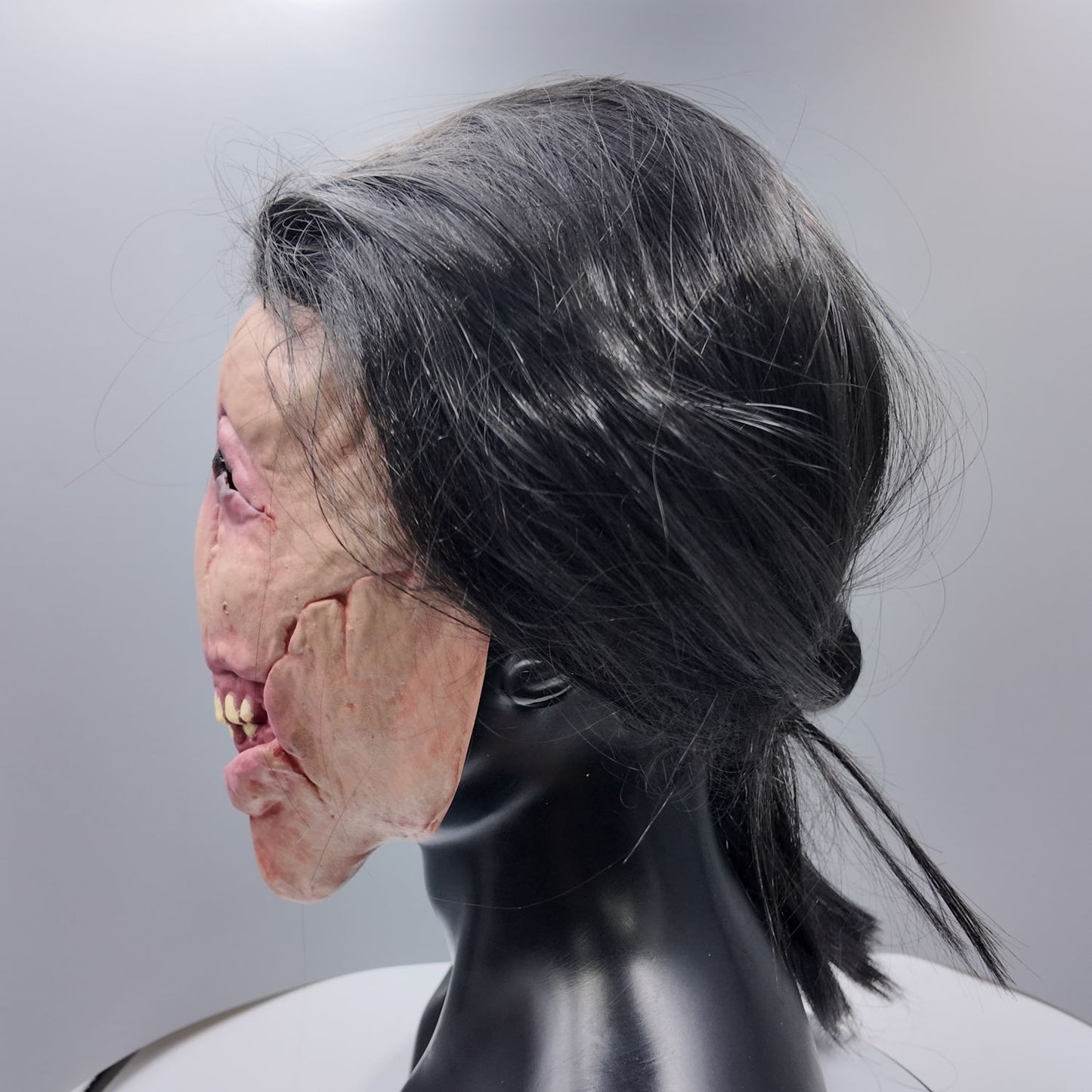 Scary Female Ghost Mask Long Hair Latex Mask Full Face Creepy Smile Halloween Cosplay Horror Party Haunted House Prop