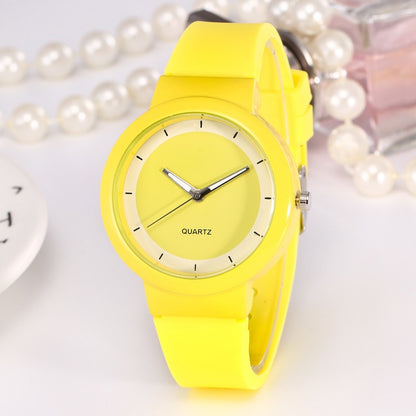 Cross border New Geneva Simple Casual Candy Color Silicone Watch Fashion Male and Female Student Couple Performance Goods