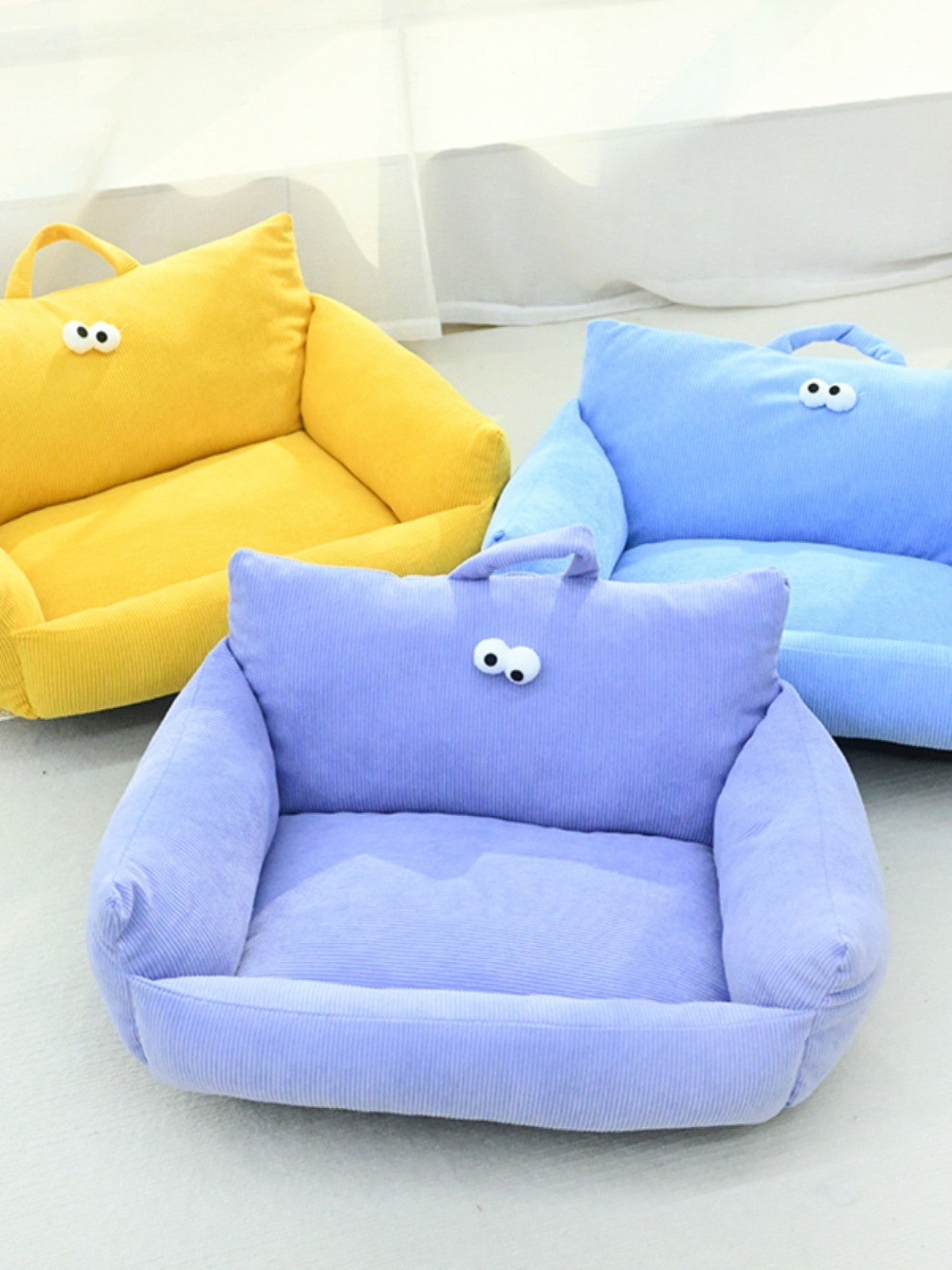 Sofá para Cães e Gatos Cartoon Sle Pet Bed Couch, Série Olhos Grandes, Travesseiro de Uso Diário Outono Inverno, Design de Sofá, Ninho para Pets, Nova Chegada