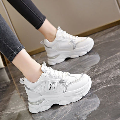 Tênis Feminino com Sola Grossa Ultraleve Novos Tênis Esportivos Brancos Primavera Outono Casual Confortável Respirável para Mulheres