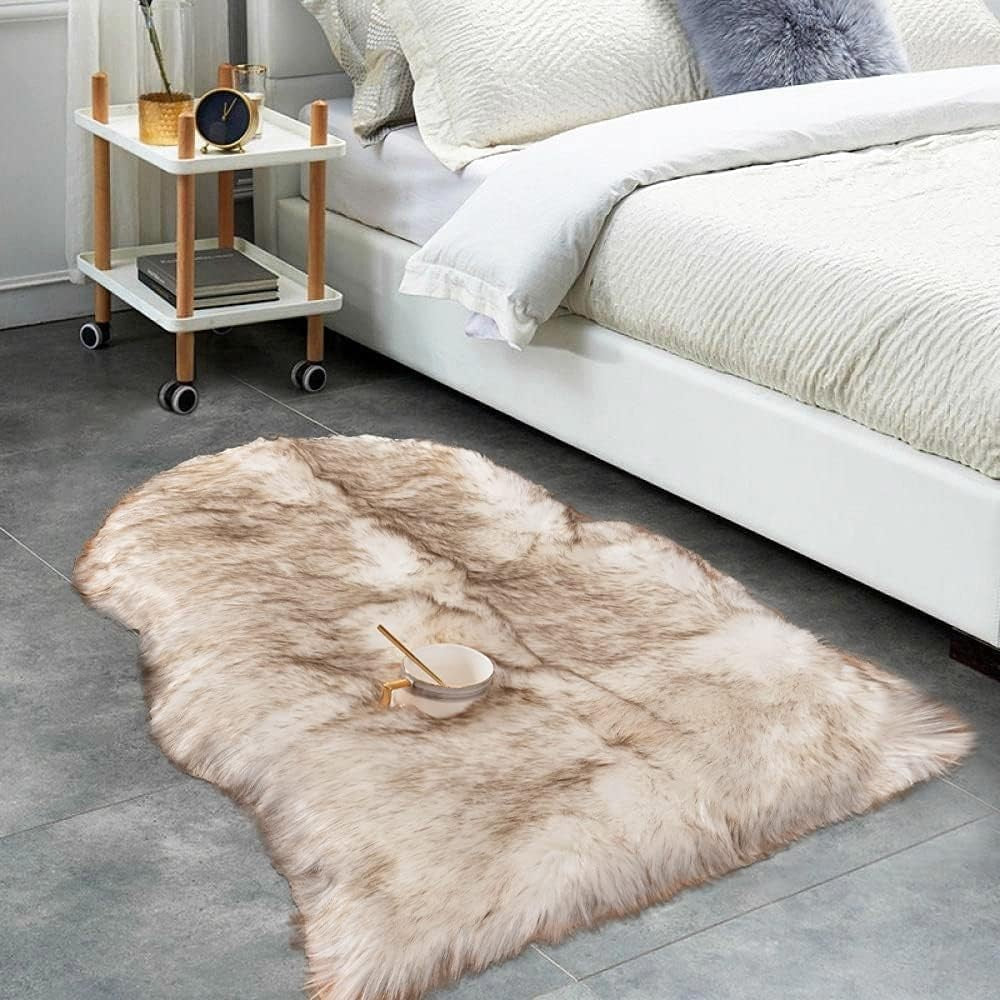 Soft Shaggy Faux Fur Rug Non-Slip Floor Mat 60x90CM Extra Thick Plush Bedroom Rug for Living Room Warm Carpet Machine Washable