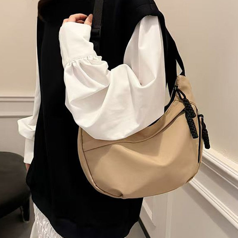 Neutral Style Shoulder Bag for Men and Women, Suitable for Casual Outings and Work Use Made of Nylon Material.
