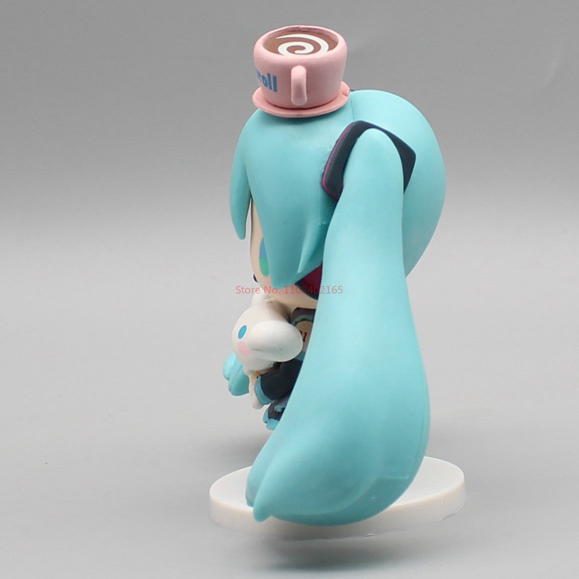 Hatsune Miku Boneco de Anime Segurando Cinnamoroll com Olhos de Feijão, Decoração de Mesa Fofa, Figuras de Ação, Modelo de Boneca, Brinquedo Infantil, Presente