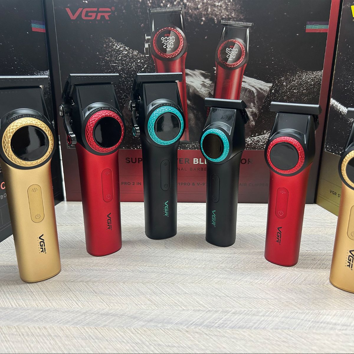 VGR 001 977 new hair trimming set high-end men's hair clipper intelligent digital display electric pusher carving and whitening