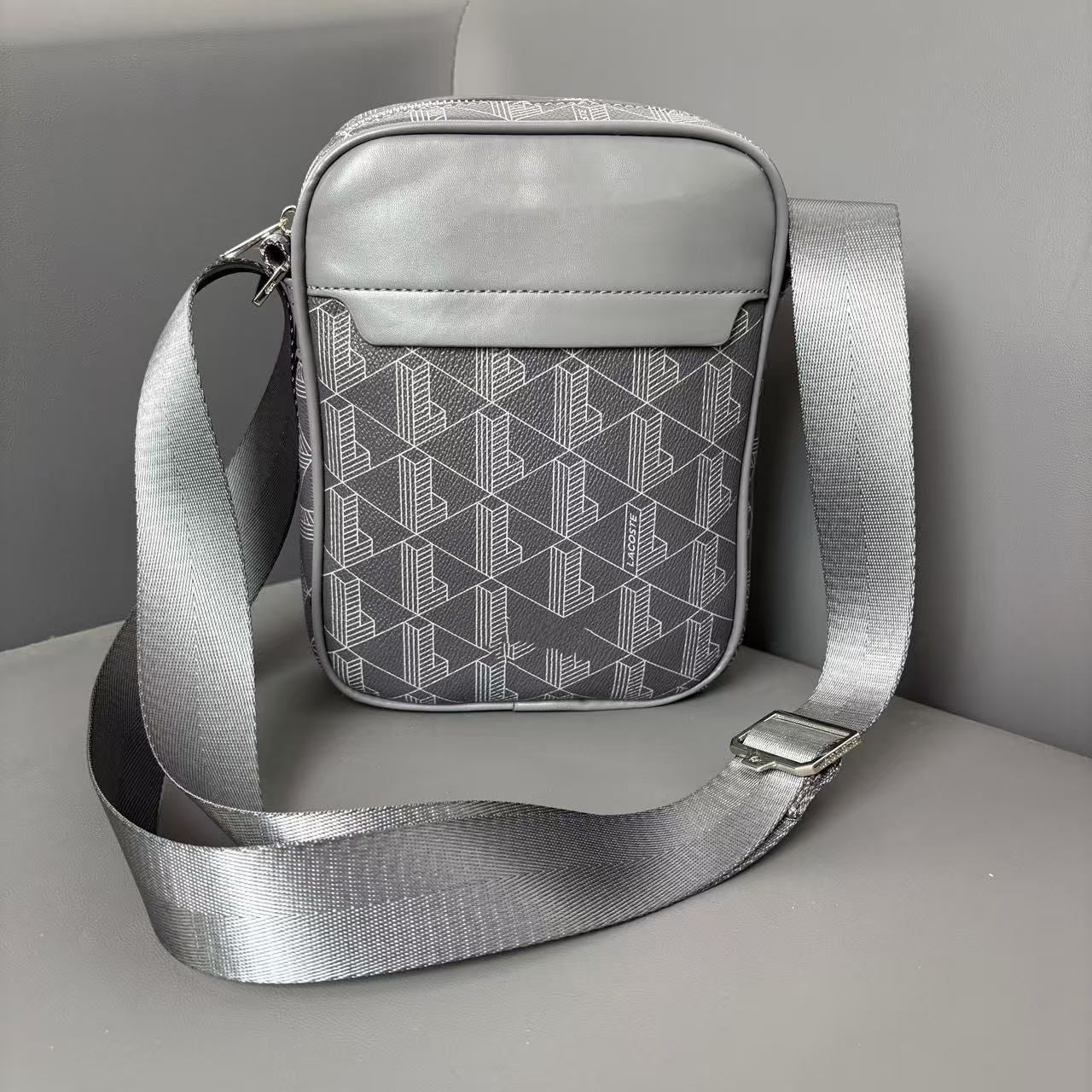 2025 new retro printed men's shoulder bag, casual and fashionable crossbody bag, horizontal version trendy men's crossbody bag